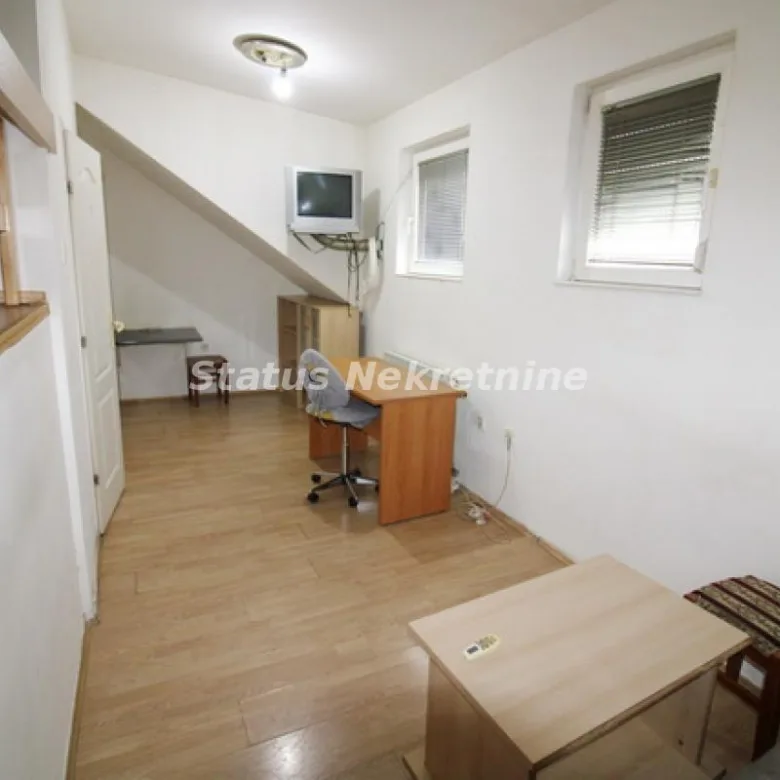 Stan Izdavanje Novi Sad  27 m2