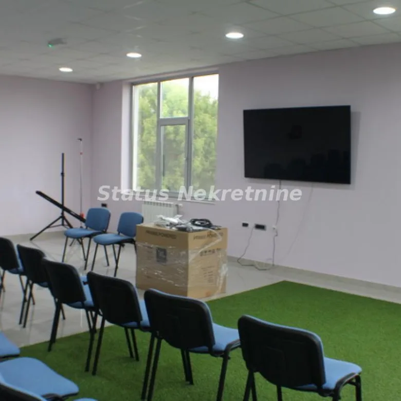 Lokal Izdavanje Novi Sad  273 m2