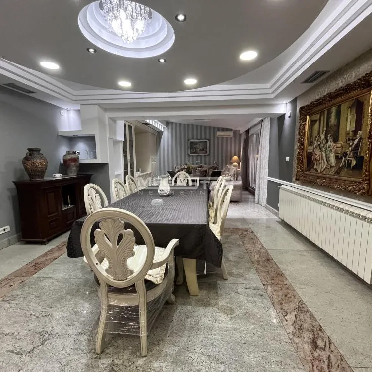 Četvorosoban stan za izdavanje, Hram Svetog Save, Beograd, 185m², 2.500 €/mes