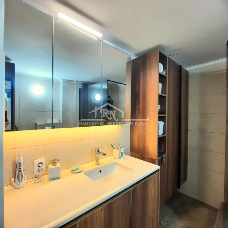 Četvorosoban stan na prodaju, Golf Naselje, Beograd, 102m², 384.000 €