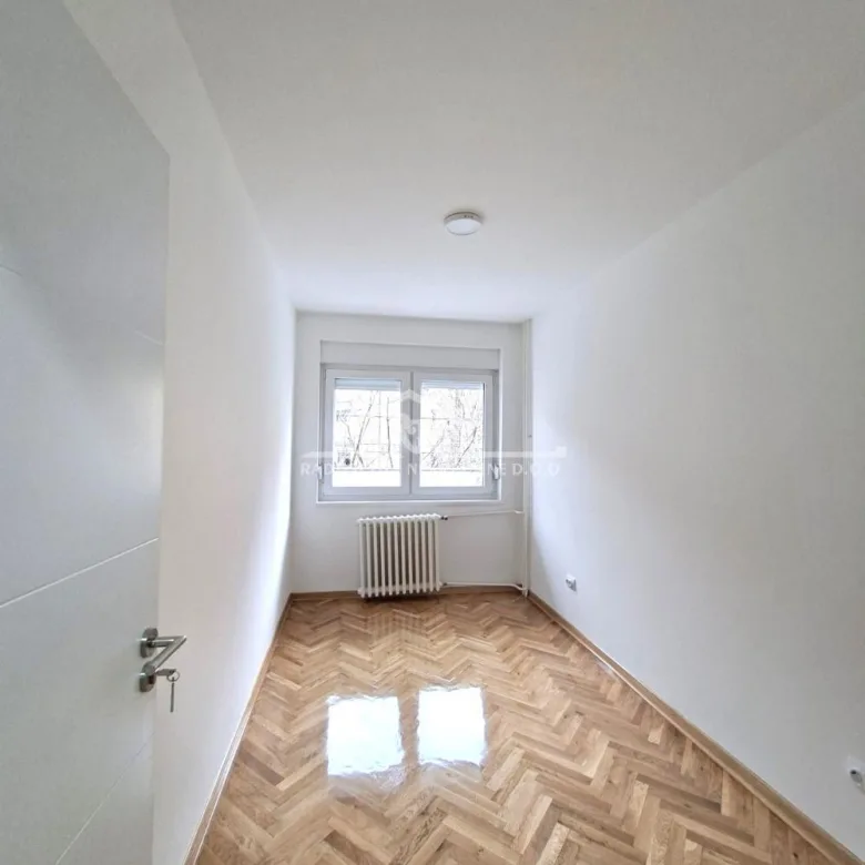 Trosoban stan na prodaju, Cerak, Beograd, 75m², 219.000 €