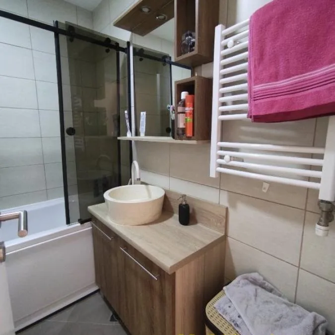 Troiposoban stan na prodaju, Karaburma, Beograd, 74m², 300.000 €