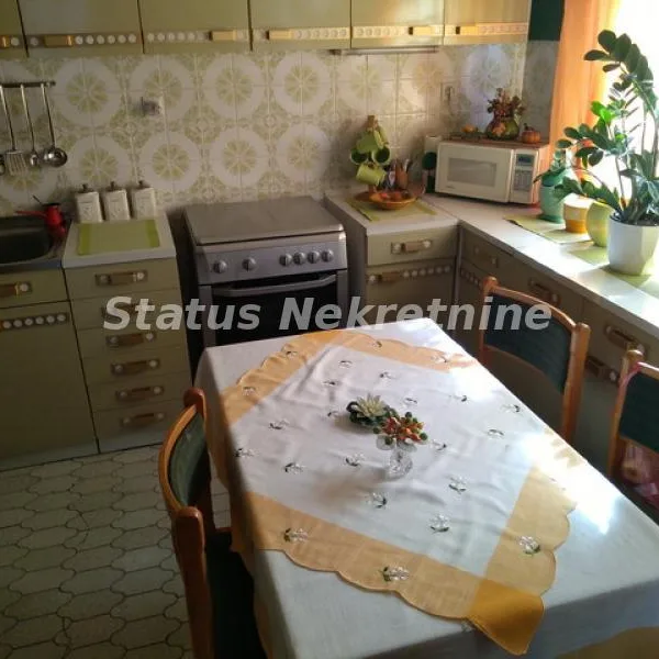 Kuća na prodaju, Temerin – Centar, Temerin, 450m², 196.000 €
