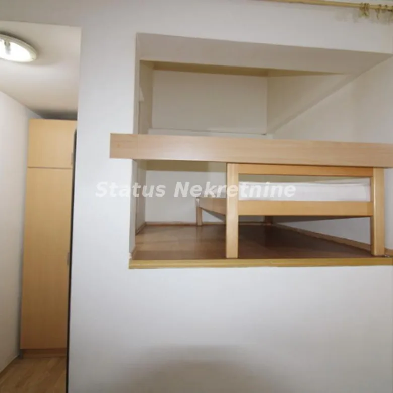 Garsonjera za izdavanje, Bulevar Oslobođenja, Novi Sad, 27m², 250 €/mes