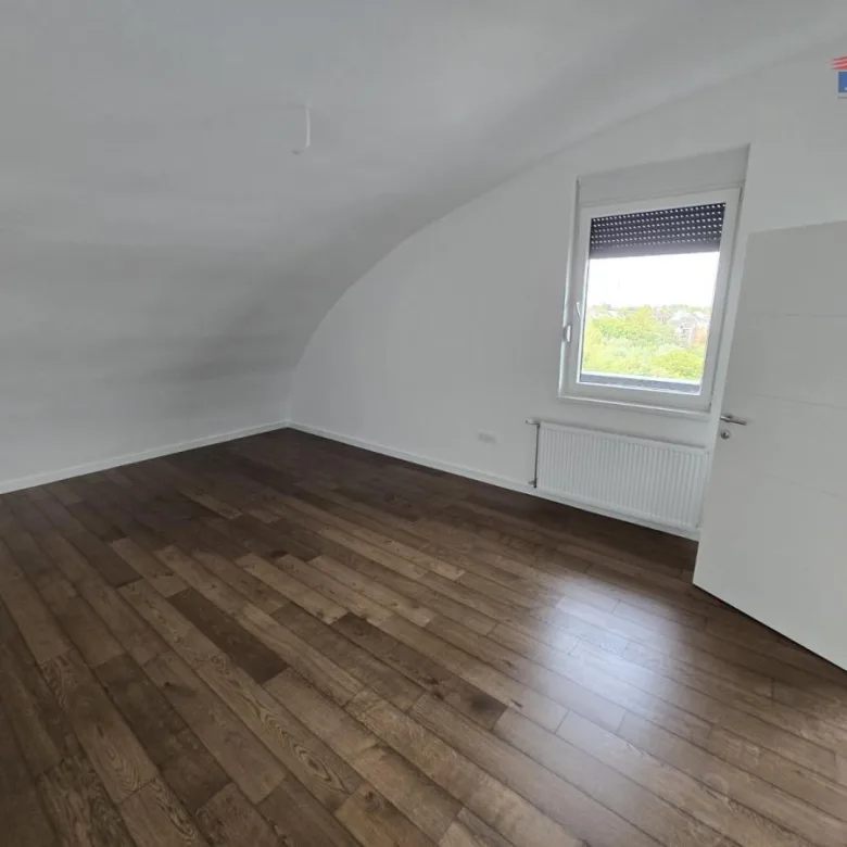 Četvorosoban stan na prodaju, Novo Naselje, Novi Sad, 117m², 245.700 €