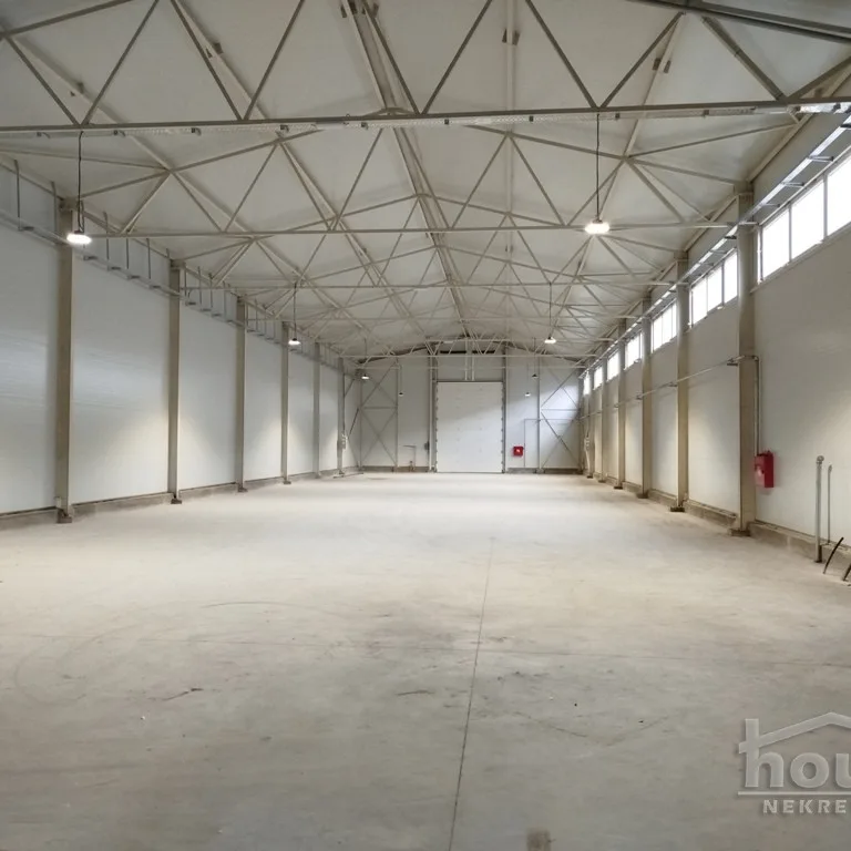 Lokal Izdavanje Novi Sad  600 m2