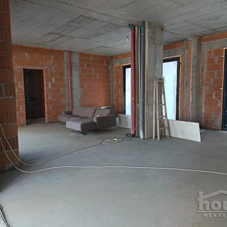 Lokal Izdavanje Novi Sad  310 m2