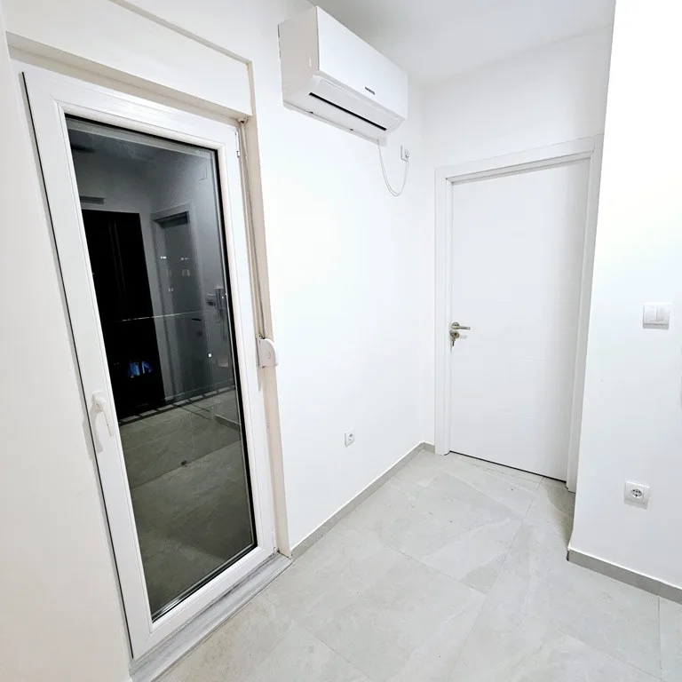 Jednoiposoban stan na prodaju, Grbavica, Novi Sad, 36m², 4. sprat, 107.000 €