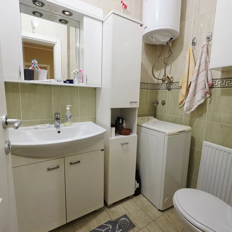 Jednoiposoban stan na prodaju, Bulevar Patrijarha Pavla, Novi Sad, 45m², 3. sprat, 135.000 €