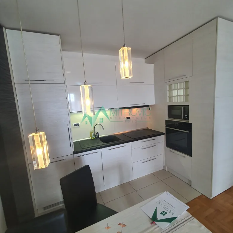 Dvosoban stan na prodaju, Adamovićevo Naselje, Novi Sad, 42m², 142.140 €