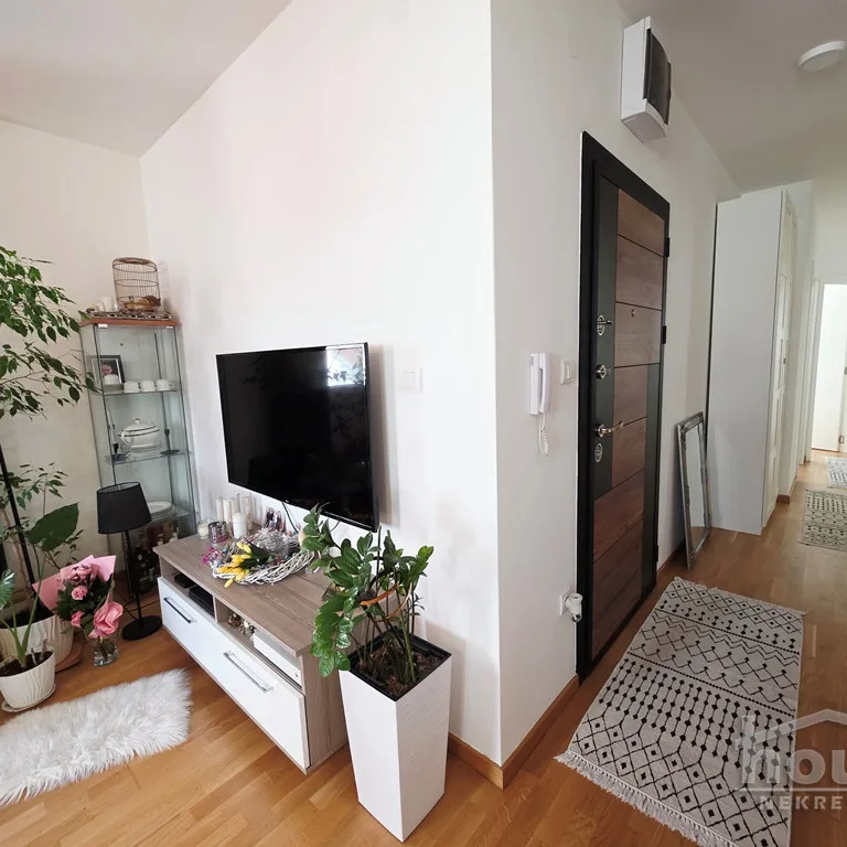 Troiposoban stan na prodaju, Lipov Gaj, Novi Sad, 72m², 1. sprat, 144.000 €