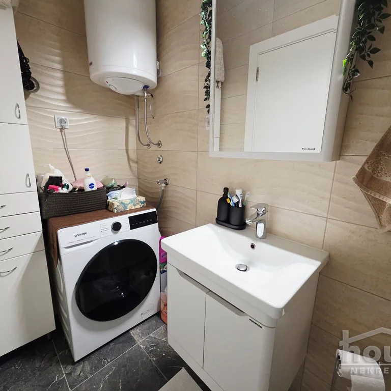 Troiposoban stan na prodaju, Lipov Gaj, Novi Sad, 72m², 1. sprat, 144.000 €