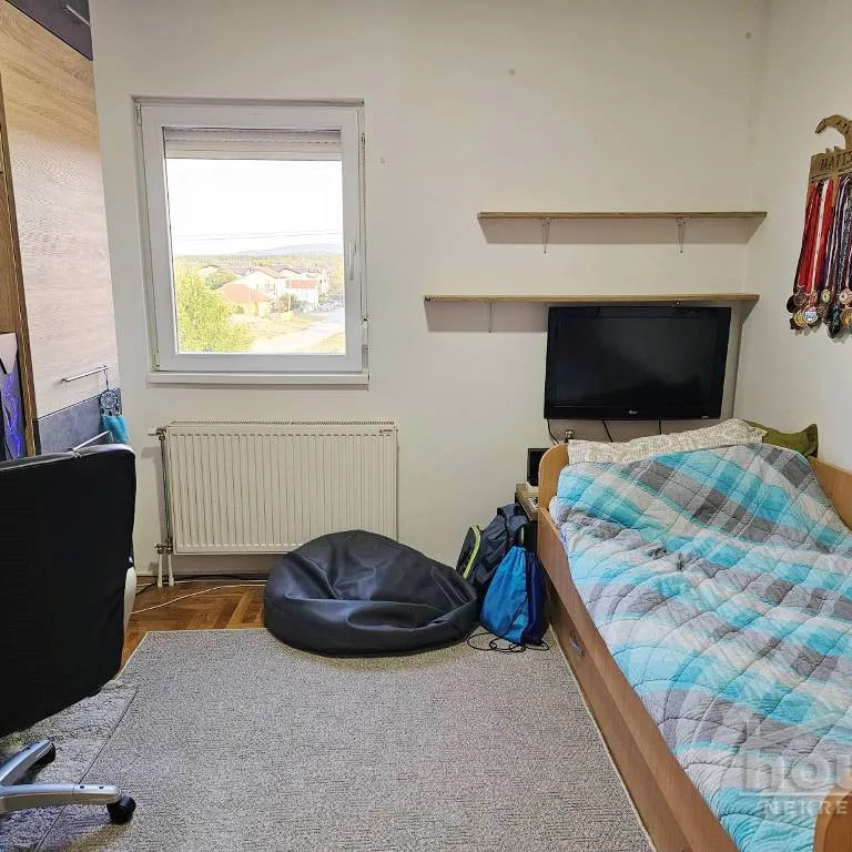 Trosoban stan na prodaju, Adice, Novi Sad, 69m², 2. sprat, 141.000 €