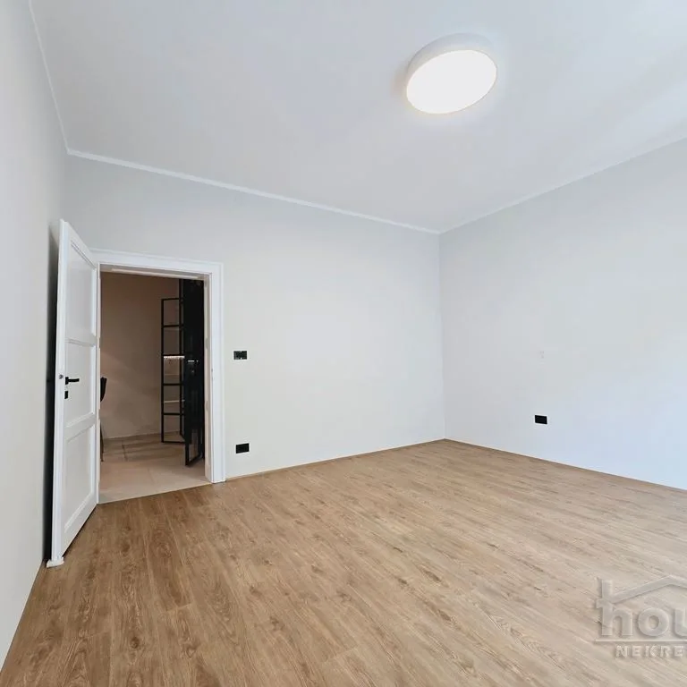 Trosoban stan na prodaju, Centar, Novi Sad, 100m², 1. sprat, 345.000 €