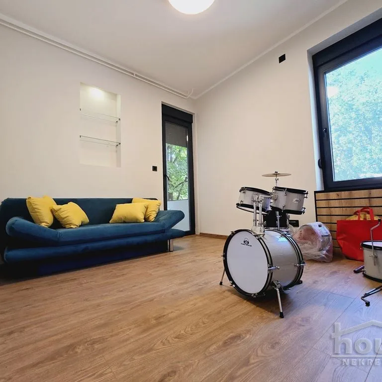 Trosoban stan na prodaju, Centar, Novi Sad, 100m², 1. sprat, 345.000 €
