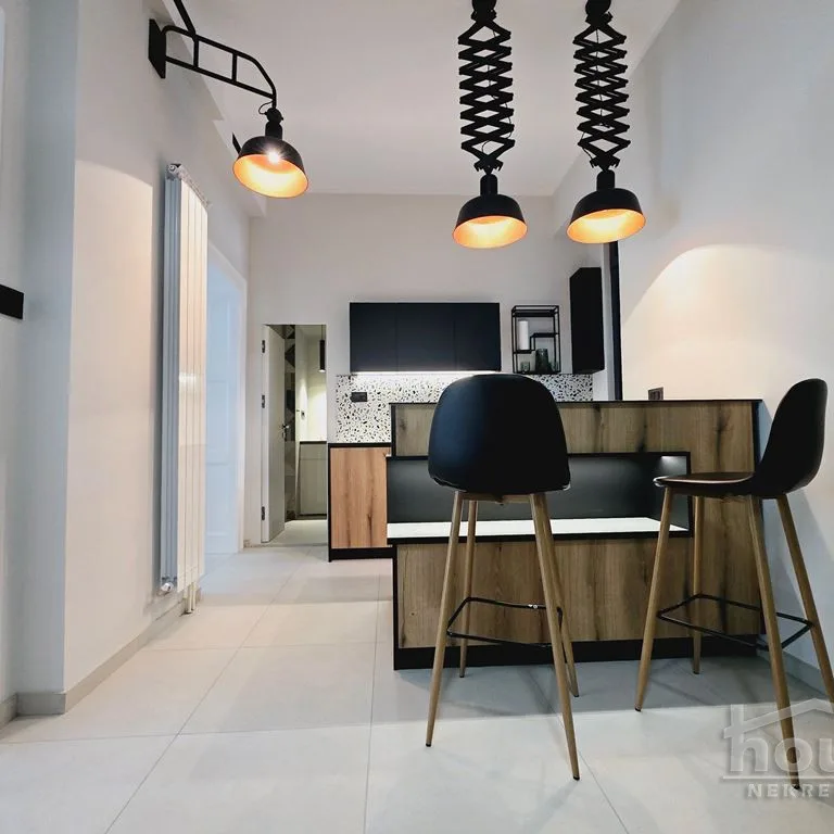 Stan Prodaja Novi Sad  100 m2
