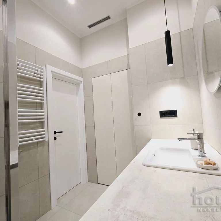 Trosoban stan na prodaju, Centar, Novi Sad, 100m², 1. sprat, 345.000 €