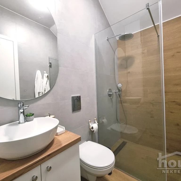 Četvorosoban stan na prodaju, Petrovaradin, Novi Sad, 103m², 3. sprat, 300.000 €