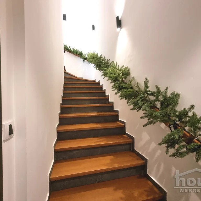 Četvorosoban stan na prodaju, Petrovaradin, Novi Sad, 103m², 3. sprat, 300.000 €