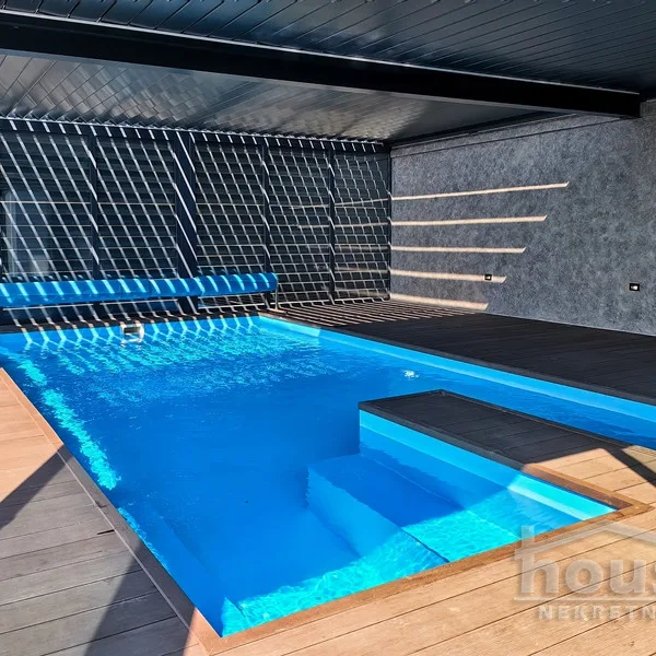 Četvorosoban stan na prodaju, Cara Dušana, Novi Sad, 245m², 600.000 €