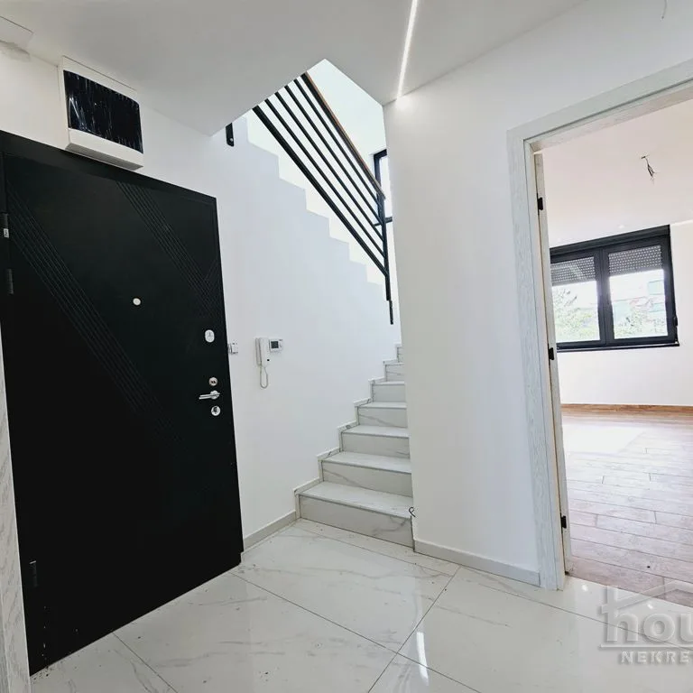Četvorosoban stan na prodaju, Popovica, Novi Sad, 133m², 410.000 €