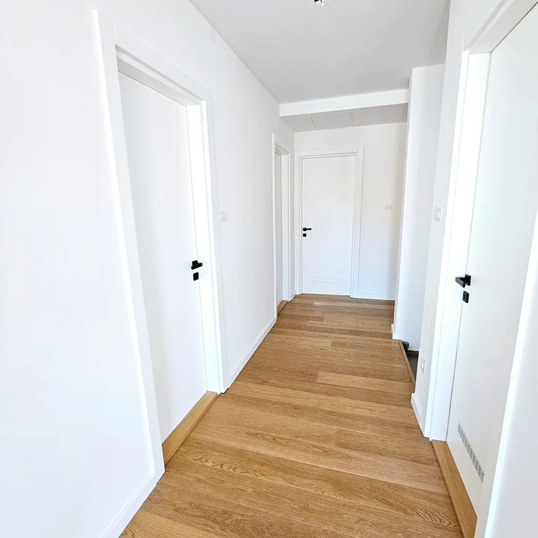 Četvorosoban stan na prodaju, Bulevar Oslobođenja, Novi Sad, 104m², 3. sprat, 320.320 €