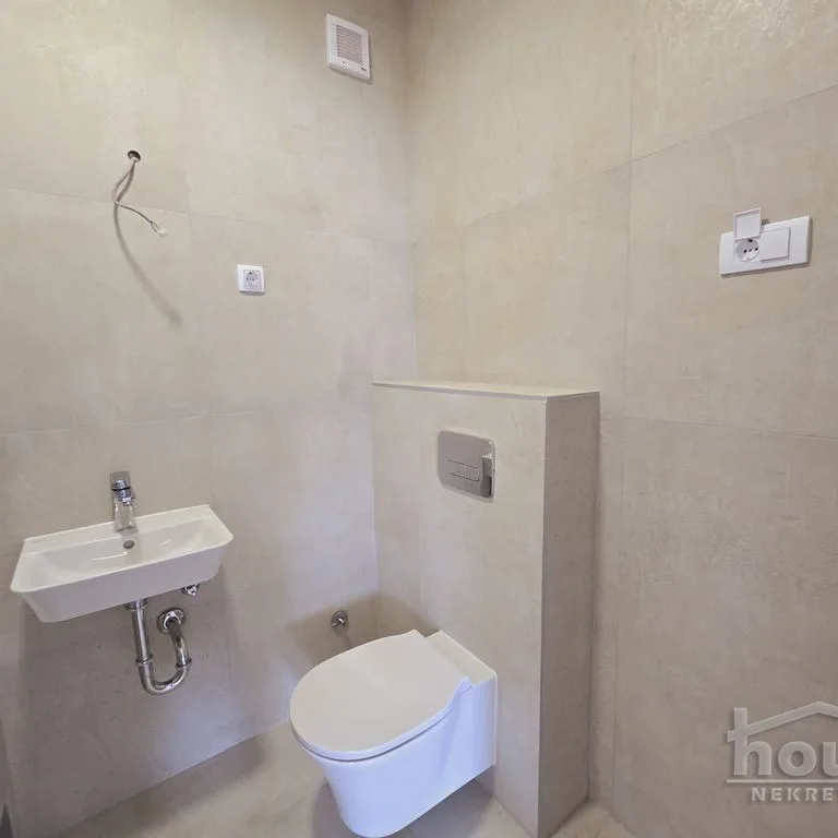 Četvorosoban stan na prodaju, Petrovaradin, Novi Sad, 72m², 1. sprat, 155.750 €