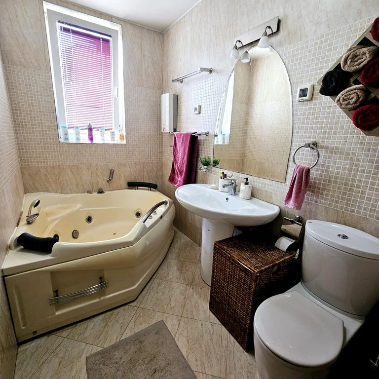 Četvorosoban stan na prodaju, Grbavica, Novi Sad, 115m², 2. sprat, 289.000 €