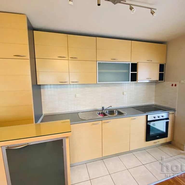 Petosoban stan na prodaju, Centar, Novi Sad, 102m², 3. sprat, 200.000 €