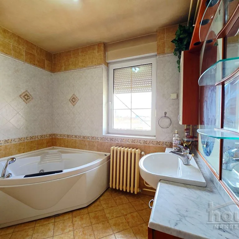 Petosoban stan na prodaju, Kej, Novi Sad, 179m², 5. sprat, 400.000 €