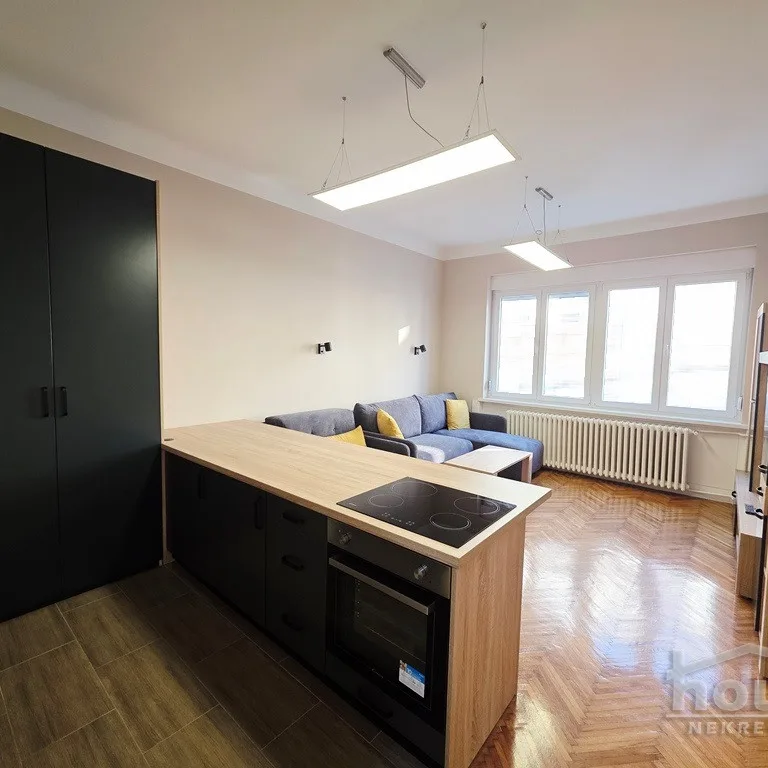 Garsonjera na prodaju, Centar, Novi Sad, 32m², 3. sprat, 116.000 €