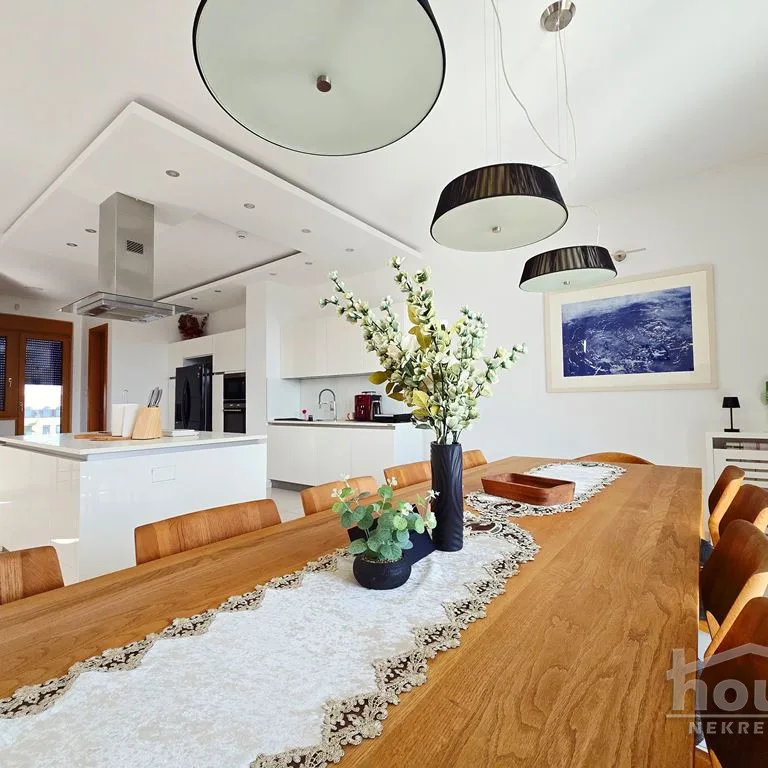 Višesoban stan na prodaju, Centar, Novi Sad, 352m², 5. sprat, 1.573.840 €