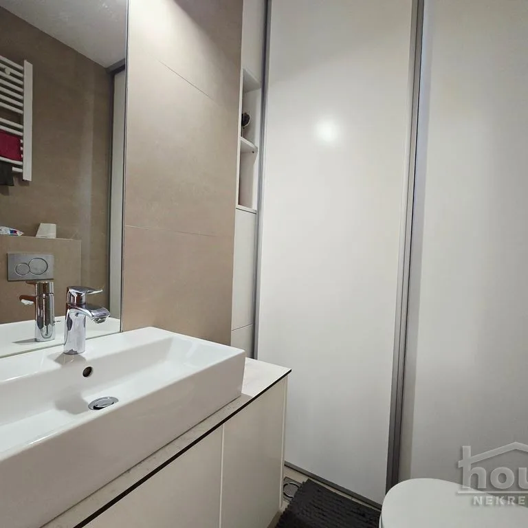 Višesoban stan na prodaju, Centar, Novi Sad, 352m², 5. sprat, 1.573.840 €