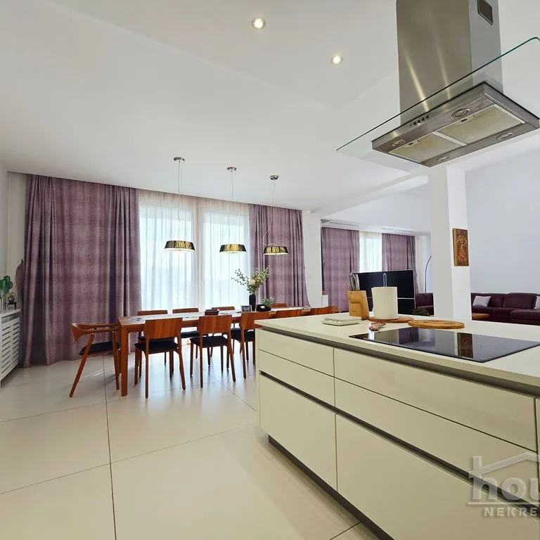 Višesoban stan na prodaju, Centar, Novi Sad, 352m², 5. sprat, 1.573.840 €