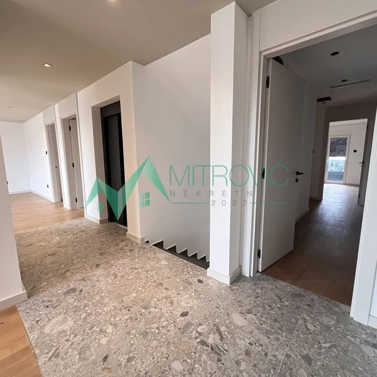 Petosoban stan na prodaju, Telep, Novi Sad, 210m², 669.500 €