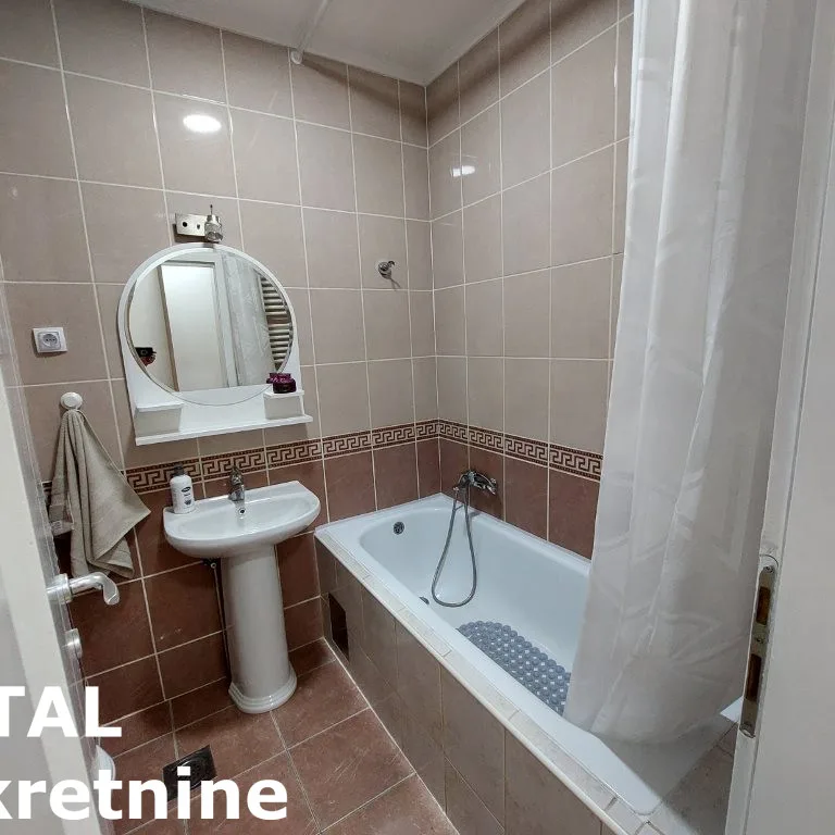 Jednoiposoban stan na prodaju, Bulevar Oslobođenja, Novi Sad, 36m², 1. sprat, 126.000 €