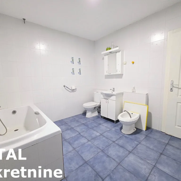 Trosoban stan na prodaju, Grbavica, Novi Sad, 70m², 3. sprat, 175.000 €