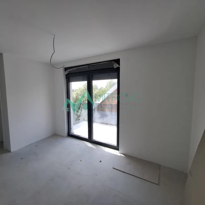 Trosoban stan na prodaju, Zrenjanin, 330m², 566.500 €