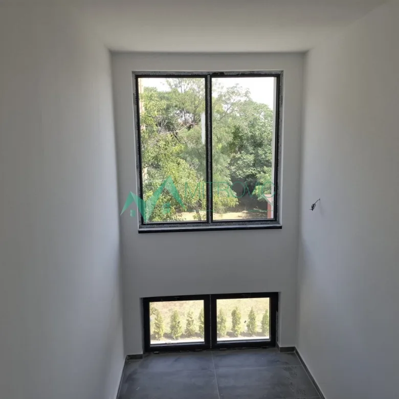 Trosoban stan na prodaju, Zrenjanin, 330m², 566.500 €