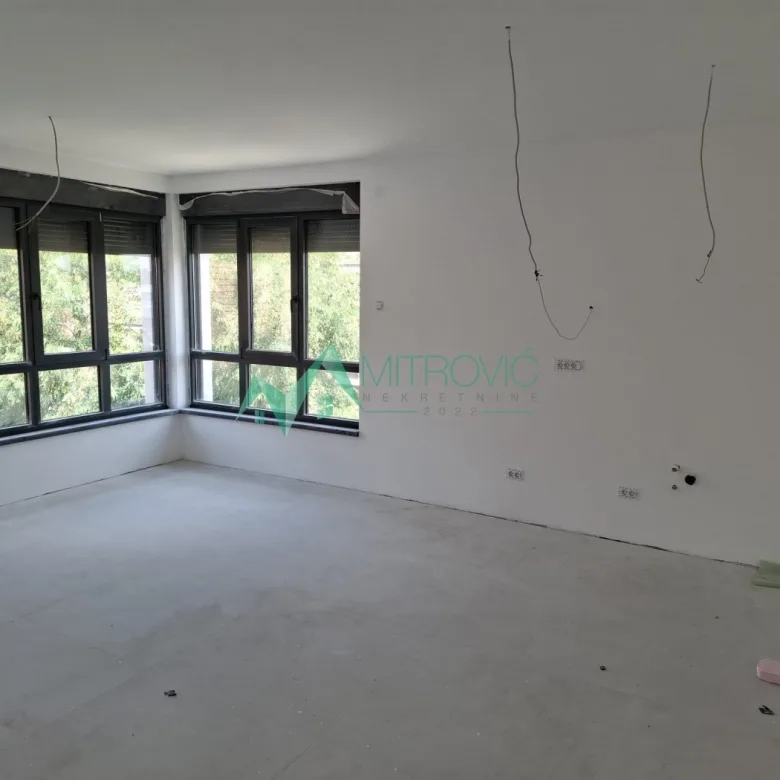 Trosoban stan na prodaju, Zrenjanin, 330m², 566.500 €