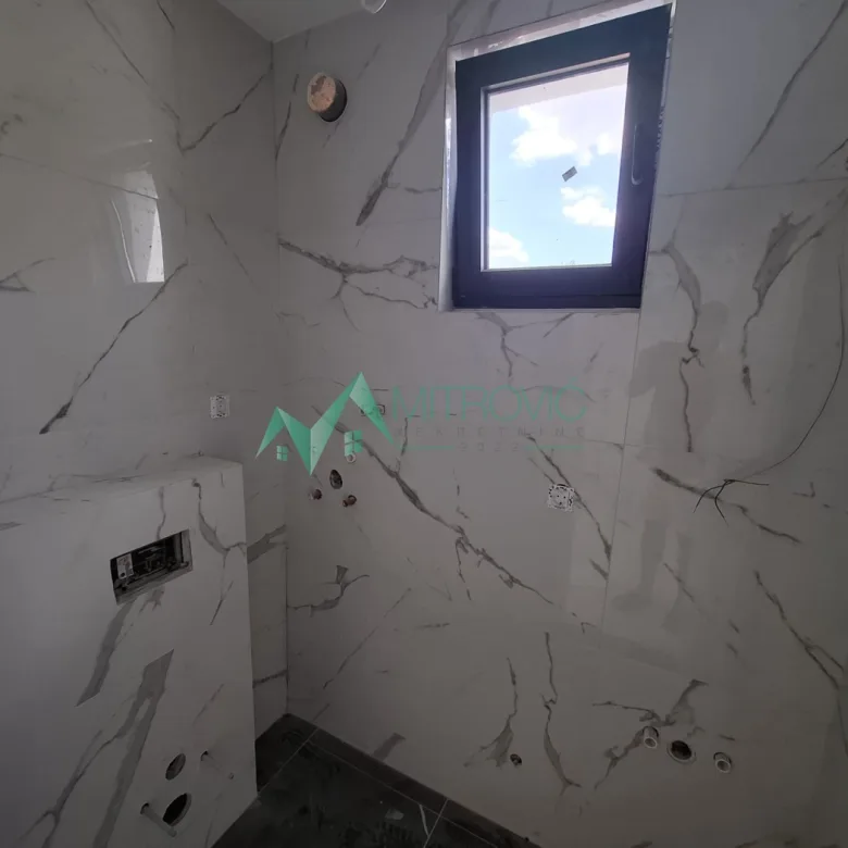 Trosoban stan na prodaju, Zrenjanin, 330m², 566.500 €