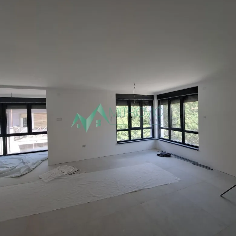 Trosoban stan na prodaju, Zrenjanin, 330m², 566.500 €