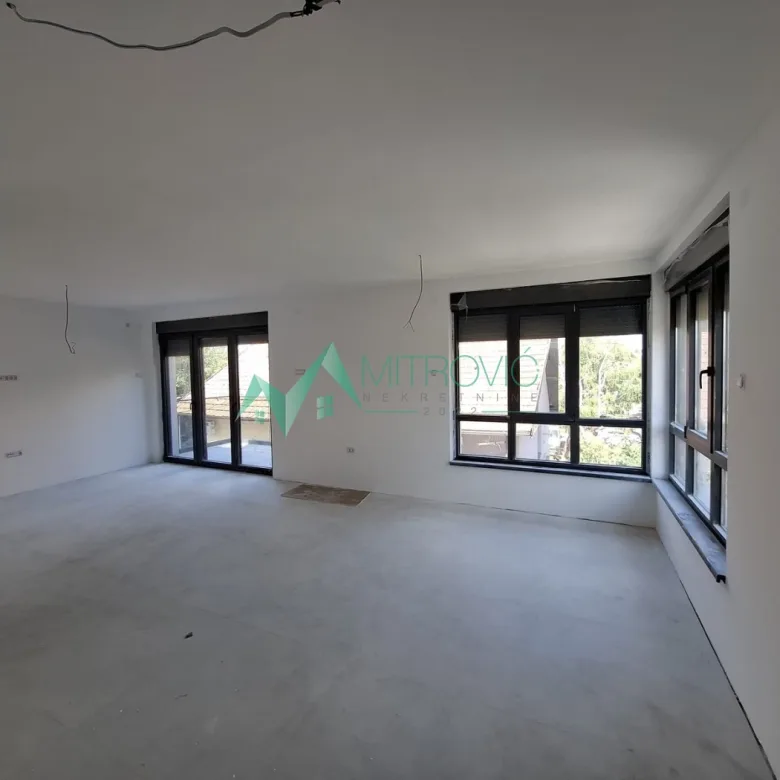 Trosoban stan na prodaju, Zrenjanin, 330m², 566.500 €