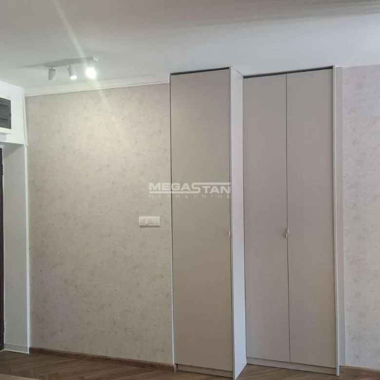 Lokal Izdavanje Beograd Blok 33 - Geneks 61 m2