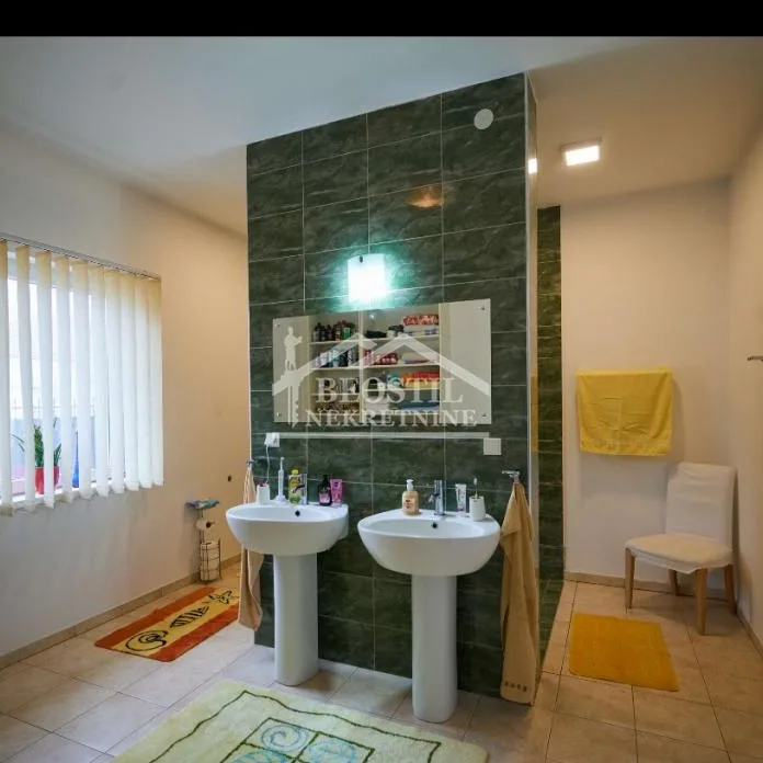 Kuća na prodaju, Centar, Kikinda, 304m², 295.000 €