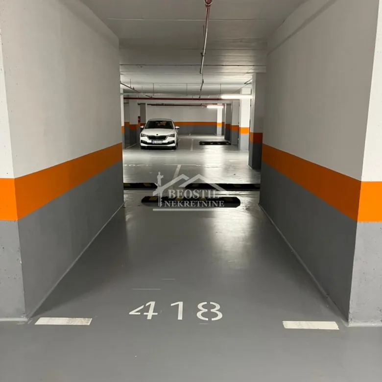 Garaža Prodaja Beograd Tošin Bunar 14.4 m2