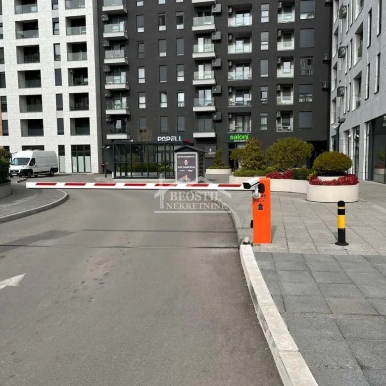 Garaža Prodaja Beograd Tošin Bunar 14.4 m2