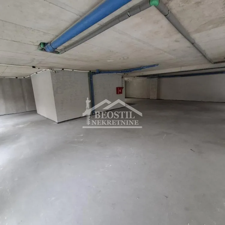 Lokal Prodaja Beograd Banovo Brdo 630 m2