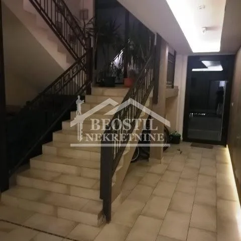 Trosoban stan na prodaju, Ledine, Beograd, 80m², 179.900 €