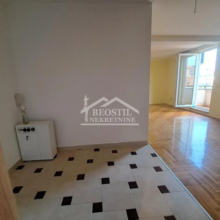 Trosoban stan na prodaju, Kaluđerica, Beograd, 72m², 117.000 €